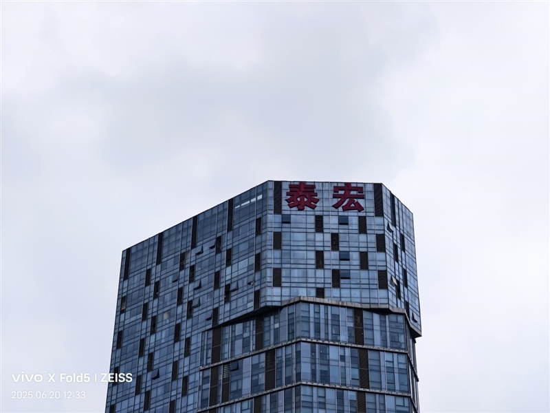 217克全球最轻折叠屏!vivo X Fold5全面评测:苹果双机党的全能搭子