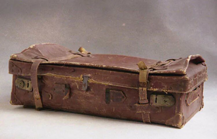 ◆伴随胡耀邦走过了解放战争全过程的皮箱。