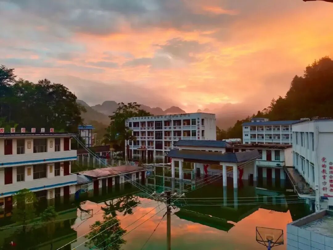 ●被淹的大甲中心小学。讲述者供图