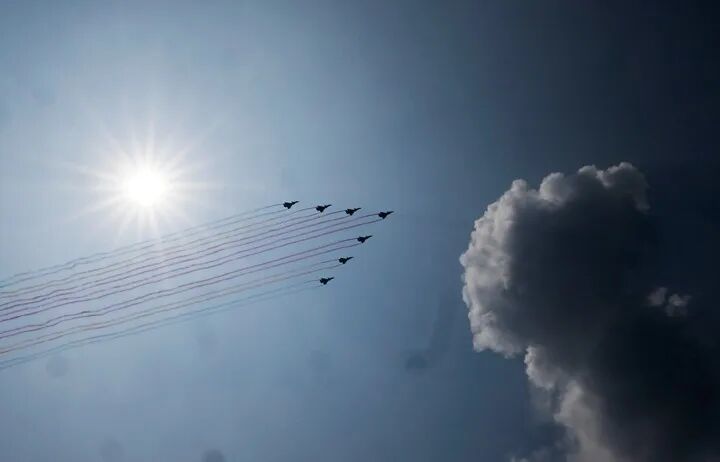 这是教练机梯队接受检阅。新华社记者 肖艺九 摄