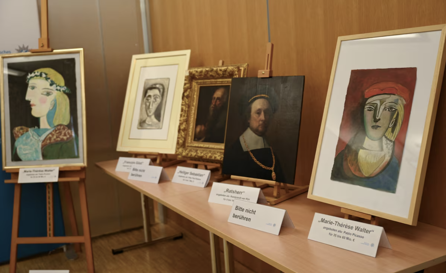 ▲伪造毕加索画作与其他赝品一同被德国巴伐利亚州警方查获