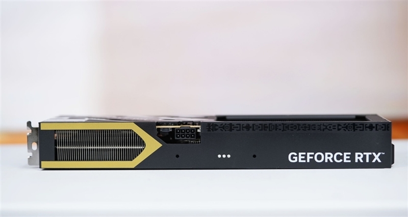 影驰RTX 5060魔刃显卡评测:SSF-Ready甜点 小型机箱也有不错的游戏性能