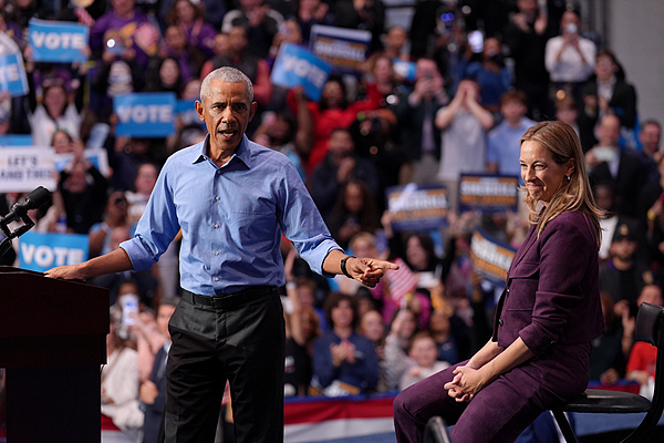 11月2日,美国新泽西州,奥巴马出席民主党竞选活动。 视觉中国