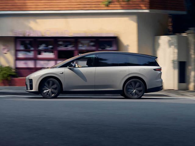 终于有人聊这事了！事关服务区充电，纯电车主&ldquo;深受其害&rdquo;