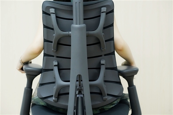 全球首款动态人体工学椅!清闲Libernovo图赏