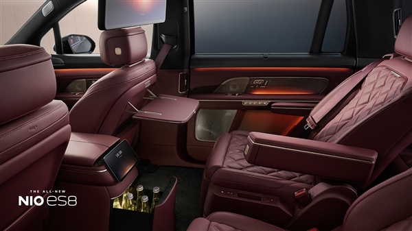 百万级豪车气场!全新蔚来ES8内饰官图公布:吸顶屏、大冰箱、零重力座椅全上车