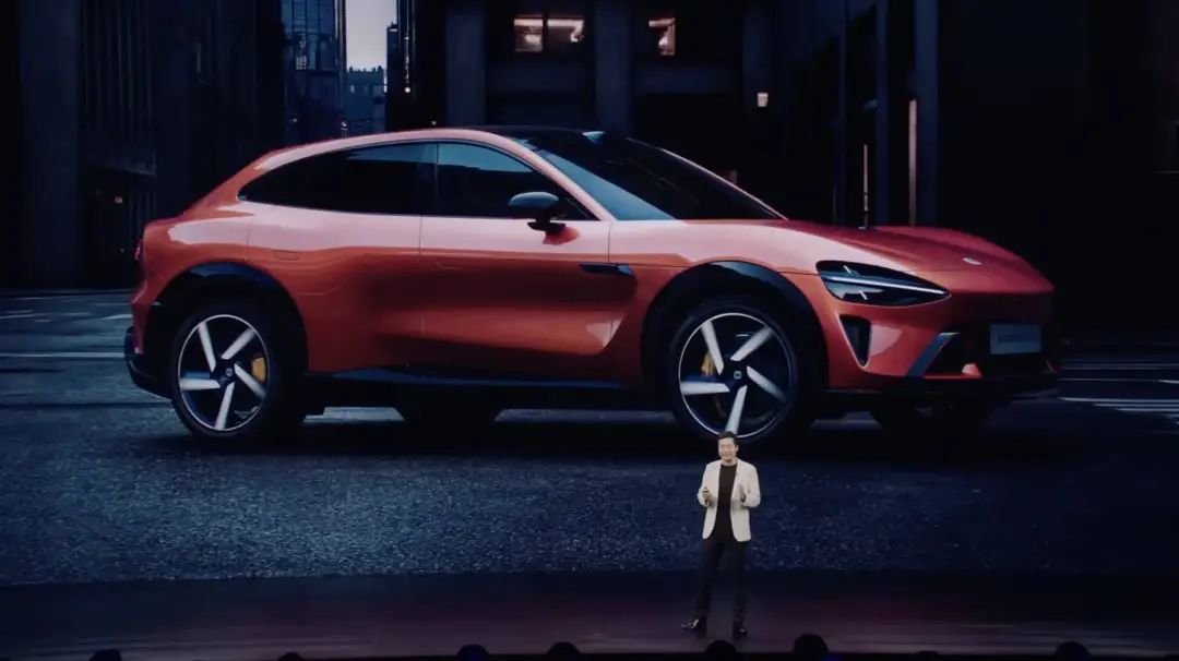 小米 YU7 亮相!天际屏首发,雷军说「19 万 9 不可能」