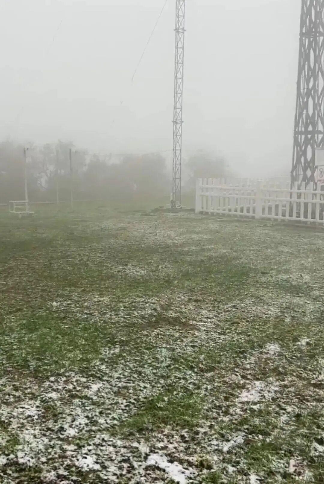 (登封嵩山降雪)