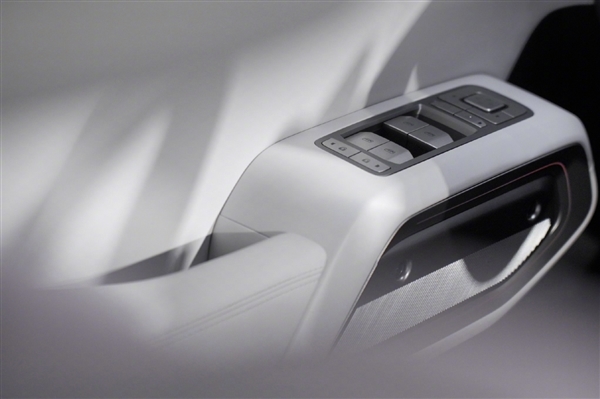 或22万起售 比亚迪方程豹钛3内饰官图发布:实体按键管够