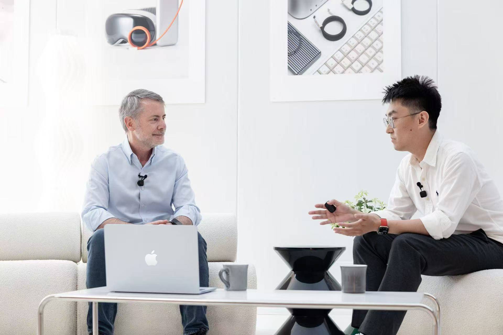 早报|苹果全球产品营销副总裁到访爱范儿/雷军闪现武大秀小米 YU7 樱花照/格力辟谣明珠电动车