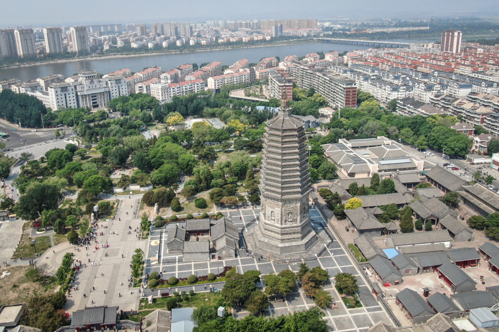 5月28日拍摄的辽宁省锦州市广济寺古建筑群(无人机照片)。新华社记者潘昱龙 摄