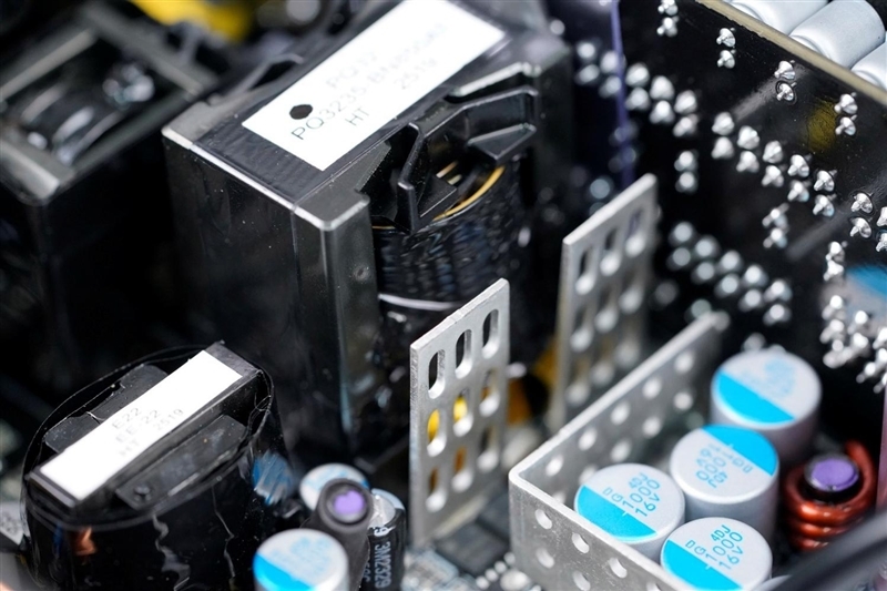 鑫谷数智金牌DM-850G电源评测:双MCU芯片加量不加价!12V输出平稳极限负载超1000W