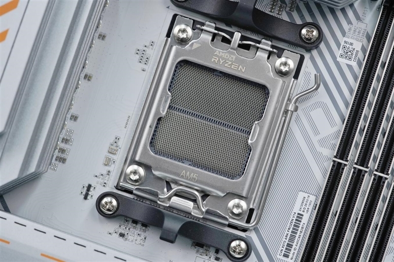 七彩虹CVN X870 ARK FROZEN V14方舟主板评测: 5G网卡+高频内存 锐龙9000舰队新旗舰