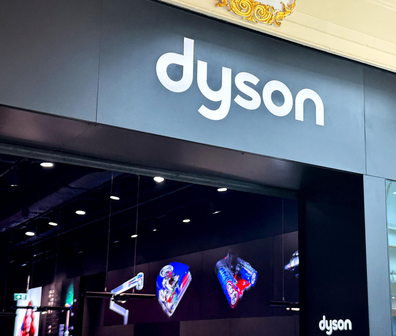 英国首富、戴森公司创始人将6.24亿英镑转至新加坡，其英国实体股本被削减至1英镑