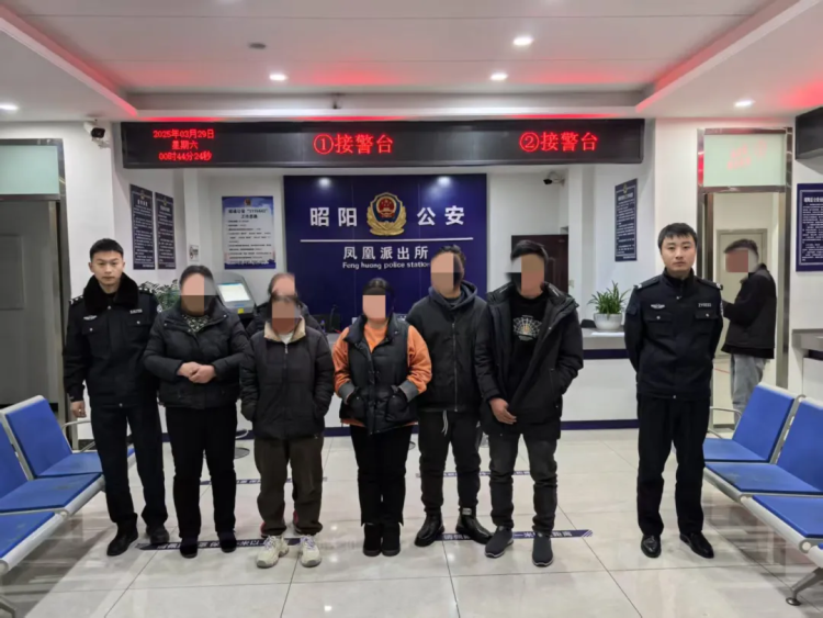 警方抓获多名犯罪嫌疑人。图片来源/昭通警方