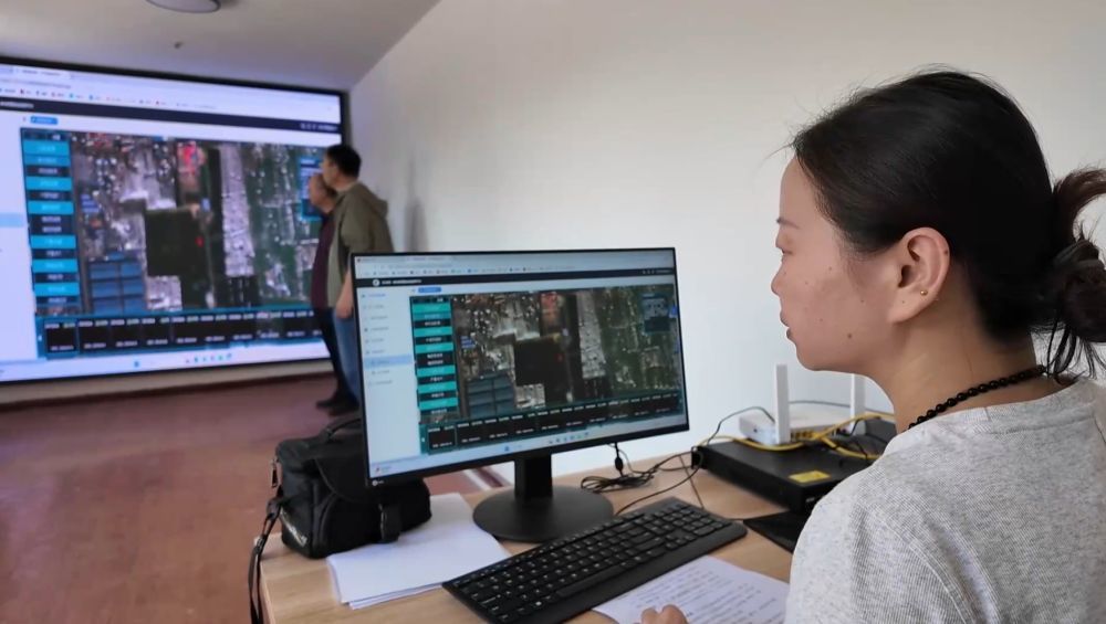 河北省邯郸市永年区依托5G智慧农业指挥中心，通过大数据平台实时掌握全区小麦生长情况。新华社记者 岳文婷 摄