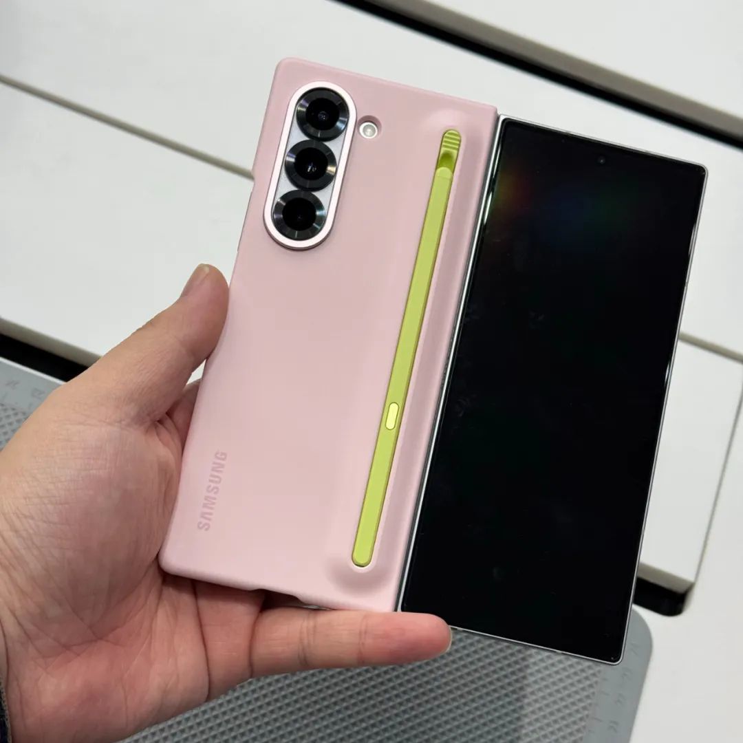 评测|一位男性从三星 Z Fold6 升级到了 Z Fold7,这是他的大脑发生的变化