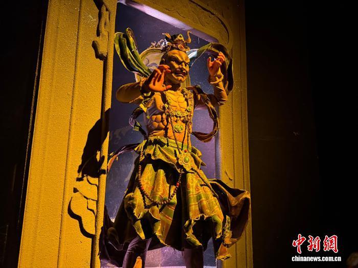 图为由真人演员饰演的怒目金刚 王牧雨 摄