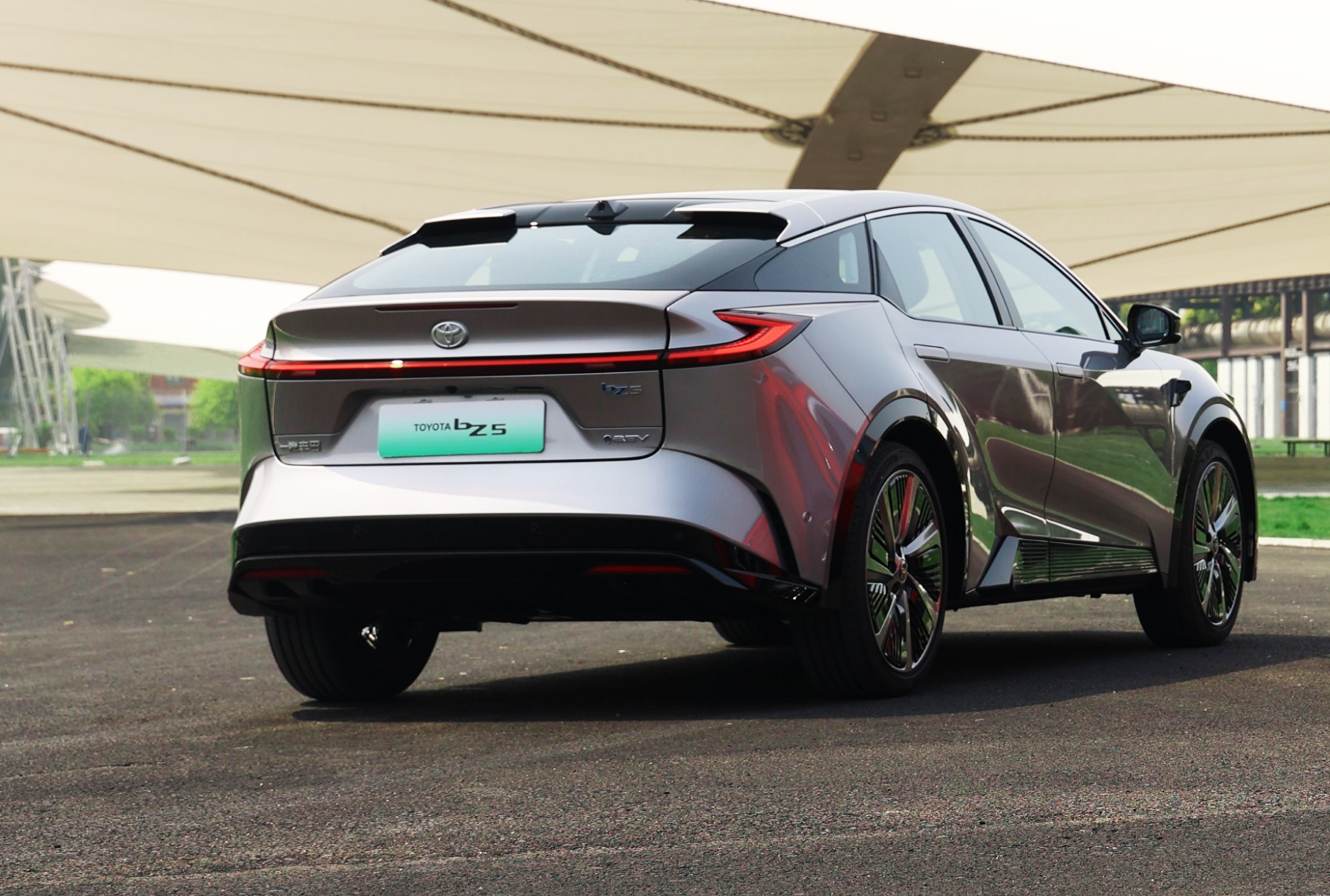 比亚迪与 Momenta 加持,12.98 万元一汽丰田 bZ5 想重振合资荣光