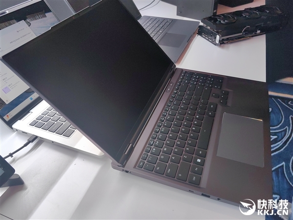 机械革命苍龙16 Ultra拥抱AMD锐龙9 9955HX:搭档RTX 5090双烤高达280W