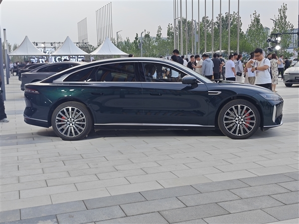 实测能跑2500公里!奇瑞C级轿车风云A9L上市:万起