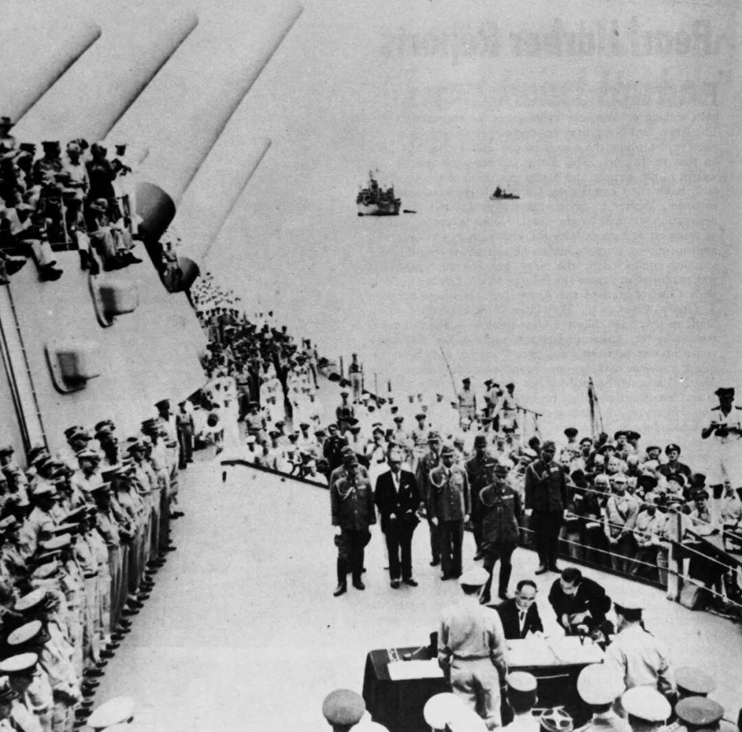 1945年9月2日,日本签字投降,第二次世界大战结束。签字仪式在东京湾美国的“密苏里”号军舰上举行 图源:新华社