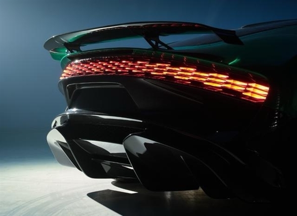 追觅星空计划全新车型官图发布!墨绿车身+点阵尾灯 下月正式亮相