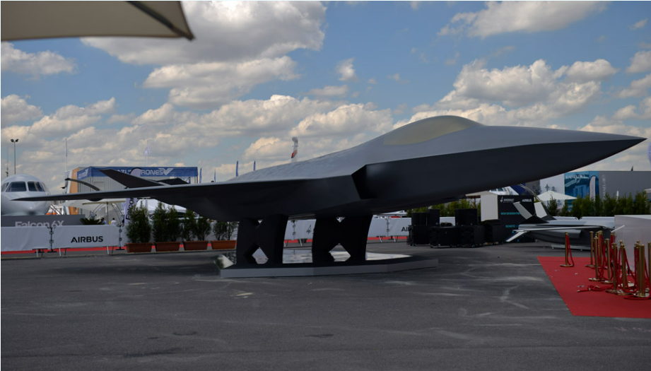 法国、德国和西班牙在巴黎航展上展示的空中作战系统(FCAS)战机模型。