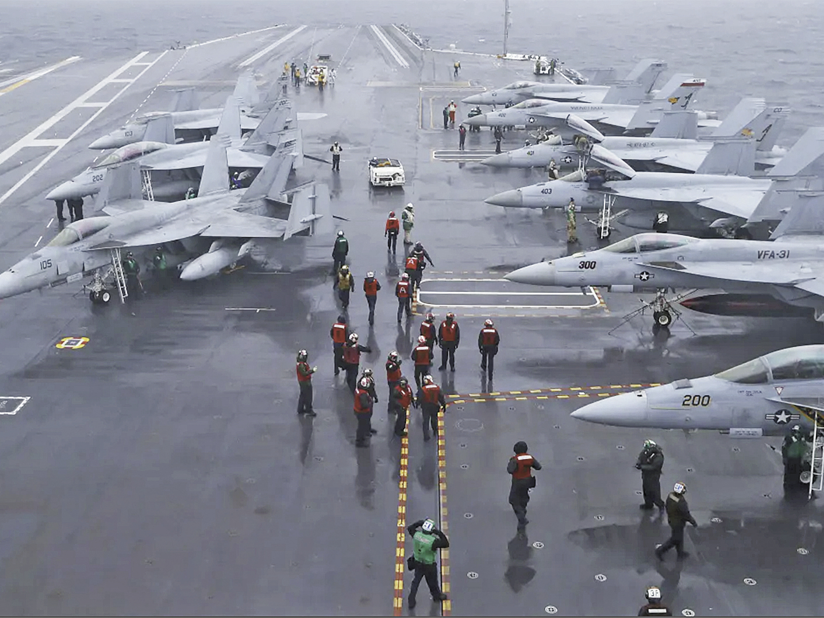 美国“福特”号核动力航母及其搭载的舰载机联队已被派往加勒比海地区。  （图源：美国海军）