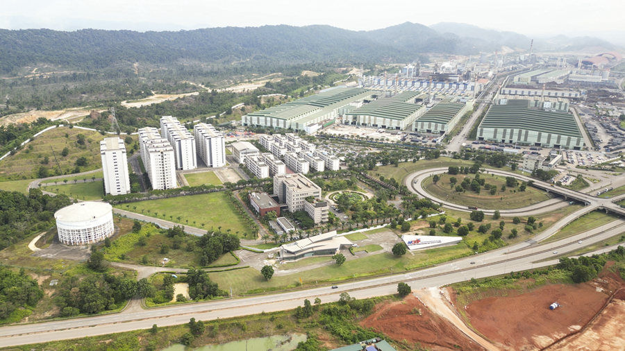 这是2024年6月13日在马来西亚彭亨州拍摄的马中关丹产业园（无人机照片）。 新华社记者 程一恒 摄