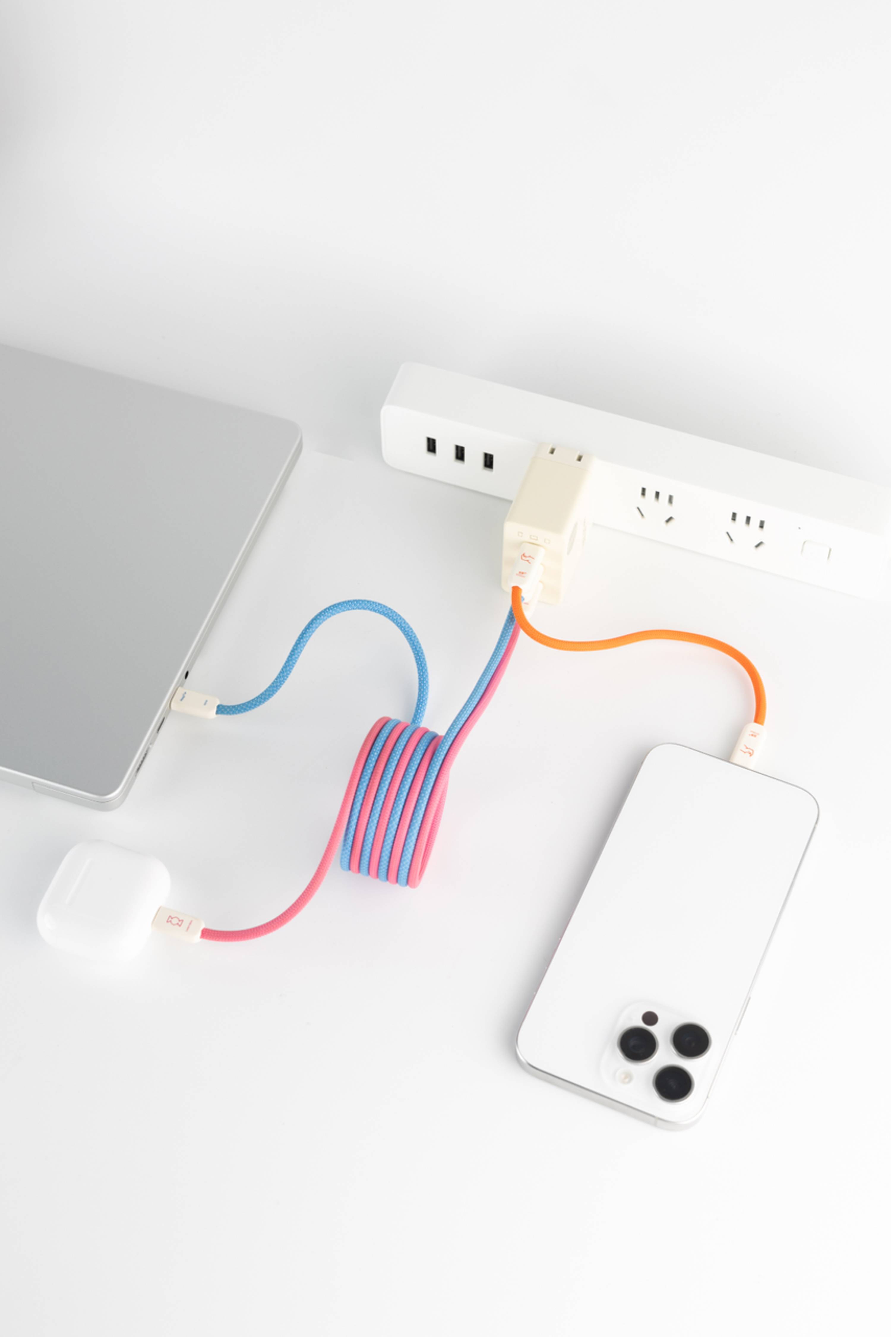 制糖工厂发布硬糖® C³ 多口智能充电头,以超小体积实现高功率与智能调度的全面突破