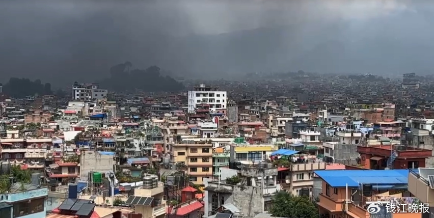 9月9日尼泊爾首都加德滿都上空黑煙滾滾 受訪者提供