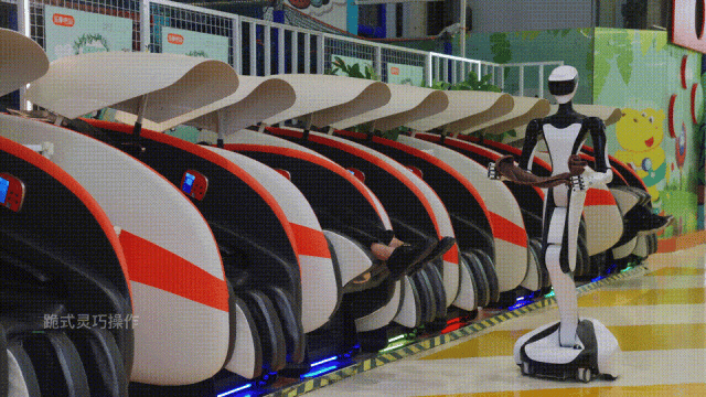 清华校友打造人形机器人最靓小腰精!商场擦鞋熊猫陪玩,订单爆棚