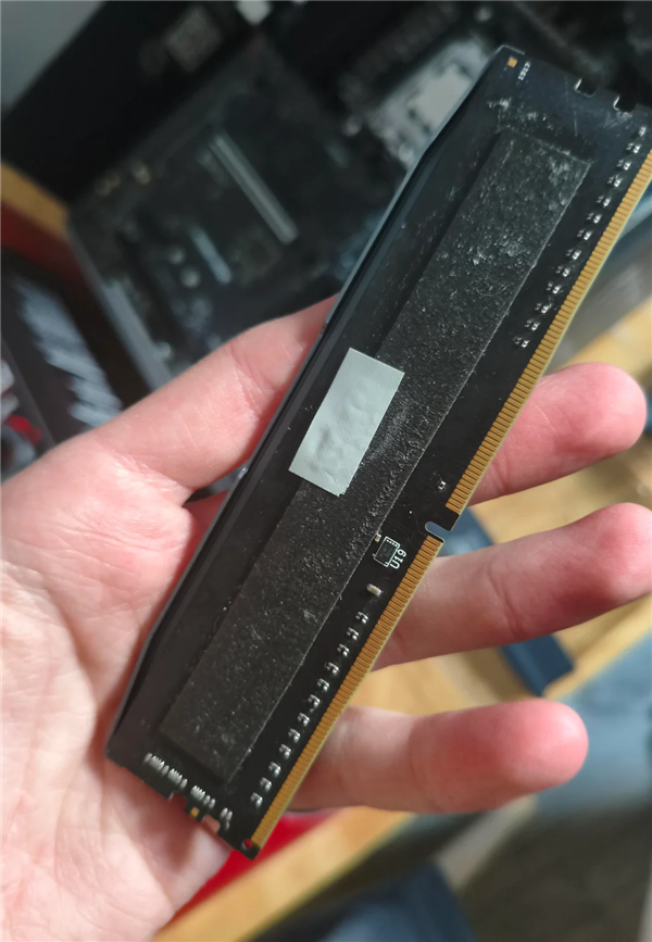 消费者被坑惨！亚马逊官方买DDR5：竟然是穿马甲的DDR4