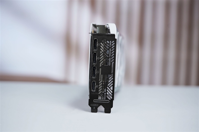 索泰RTX 5060 XGAMING OC显卡评测:不只有潮流设计 性能做工也是同级最强