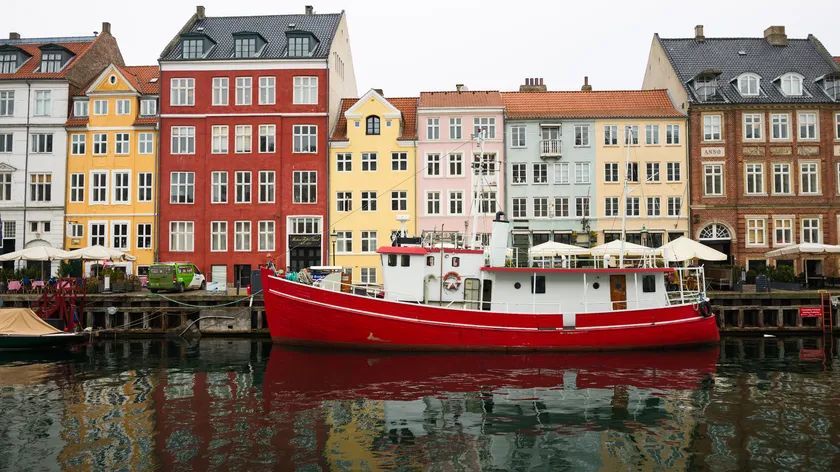 便携中画幅的极致影像 富士GFX100RF评测