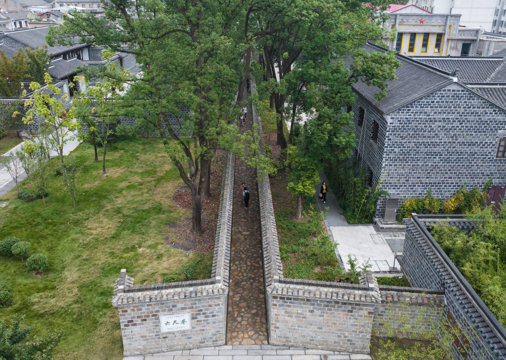 2024年10月17日拍摄的安徽桐城六尺巷景色（无人机照片，新华社记者杜宇摄）