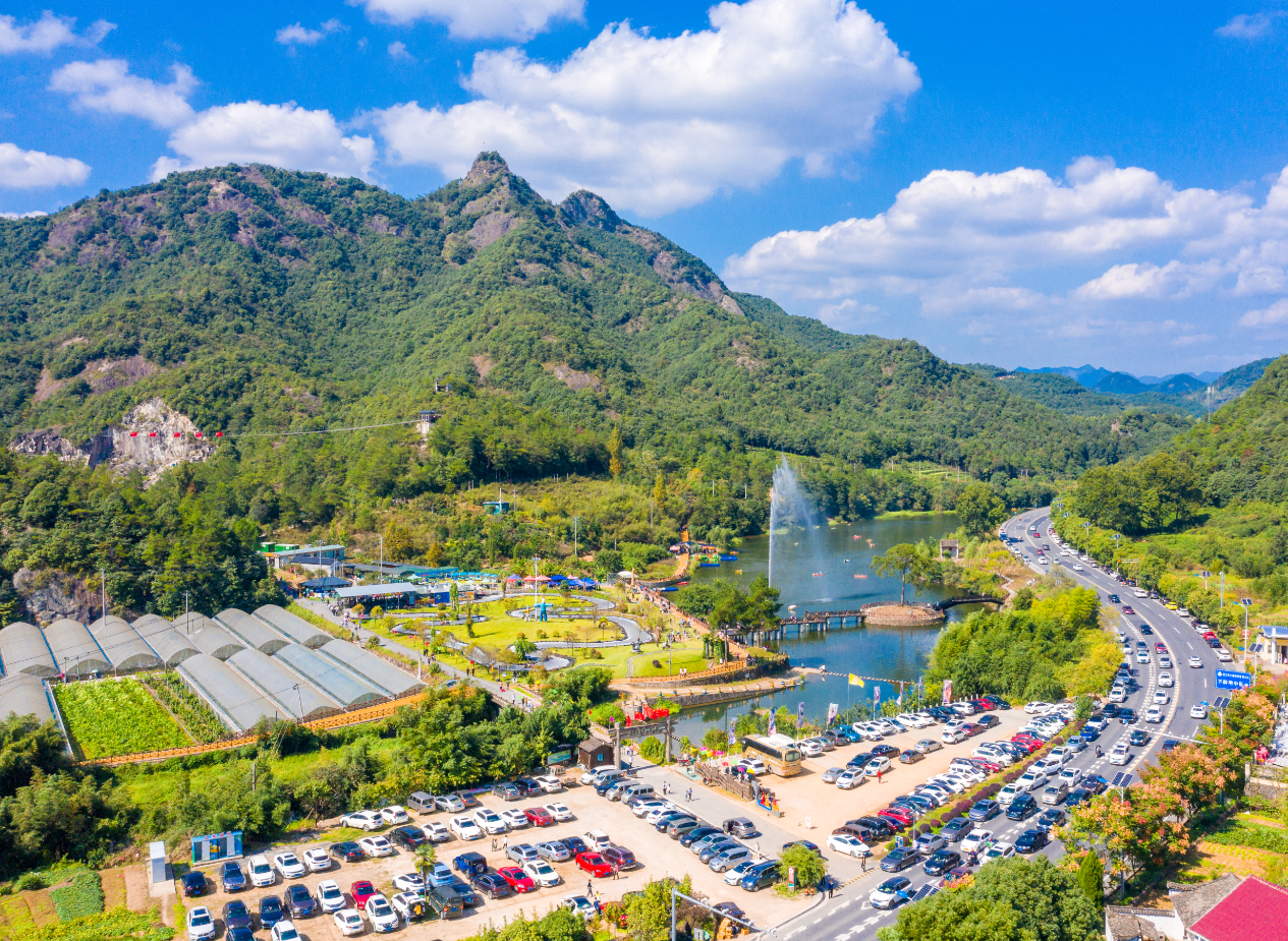 浦江县境内的219省道（原20省道）已经成了乡村共富路幸福路。浦江县委宣传部供图