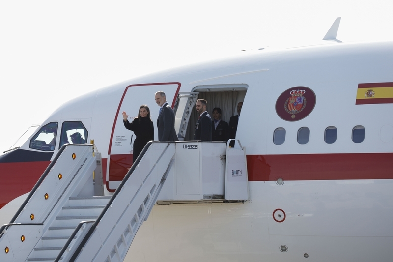 当地时间2025年11月9日,西班牙马德里,西班牙国王费利佩六世和王后莱蒂齐亚启程对中国进行国事访问。 IC Photo