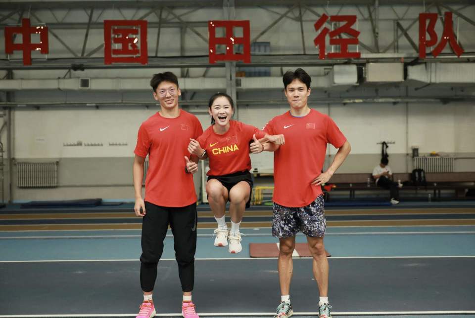 金牌拿到手软!亚锦赛多名中国选手爆发,12年后赢“女飞人大战”