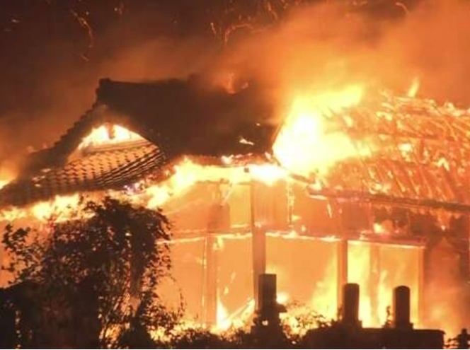 当地时间18日,日本大分市发生大规模火灾。图源:日媒报道配图