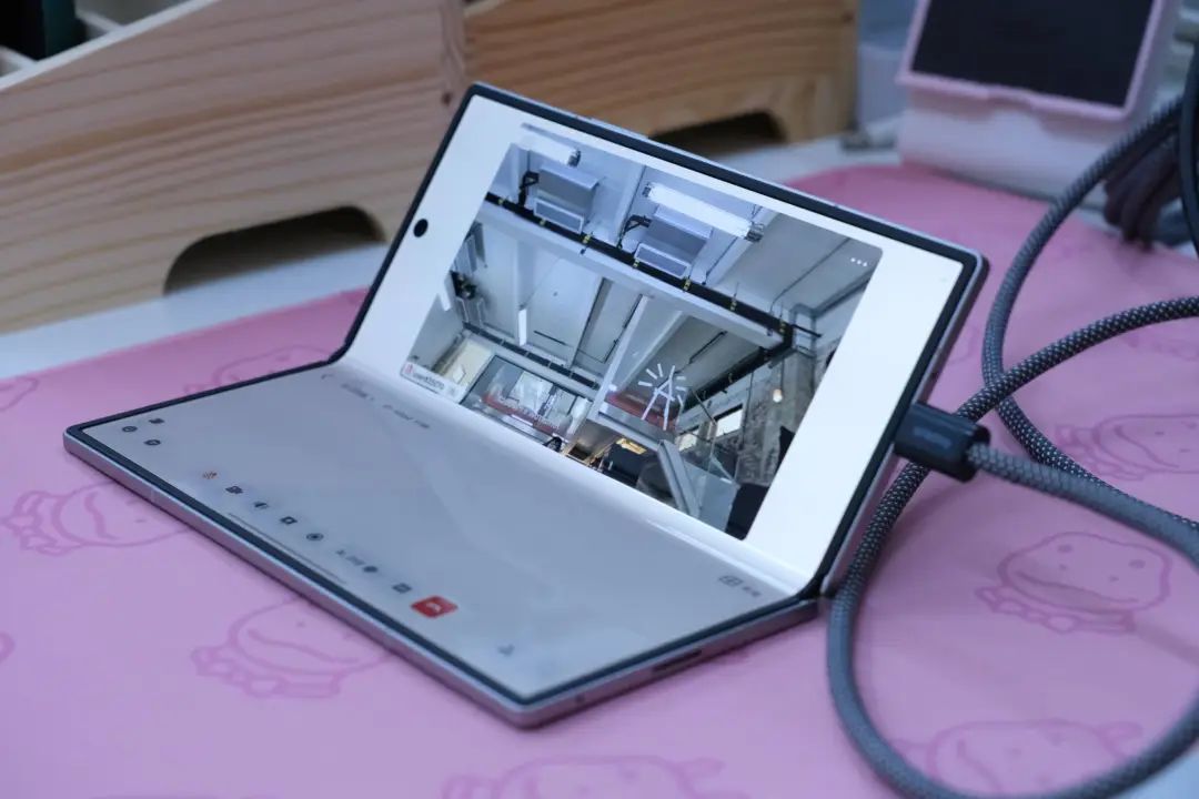 评测|一位男性从三星 Z Fold6 升级到了 Z Fold7,这是他的大脑发生的变化