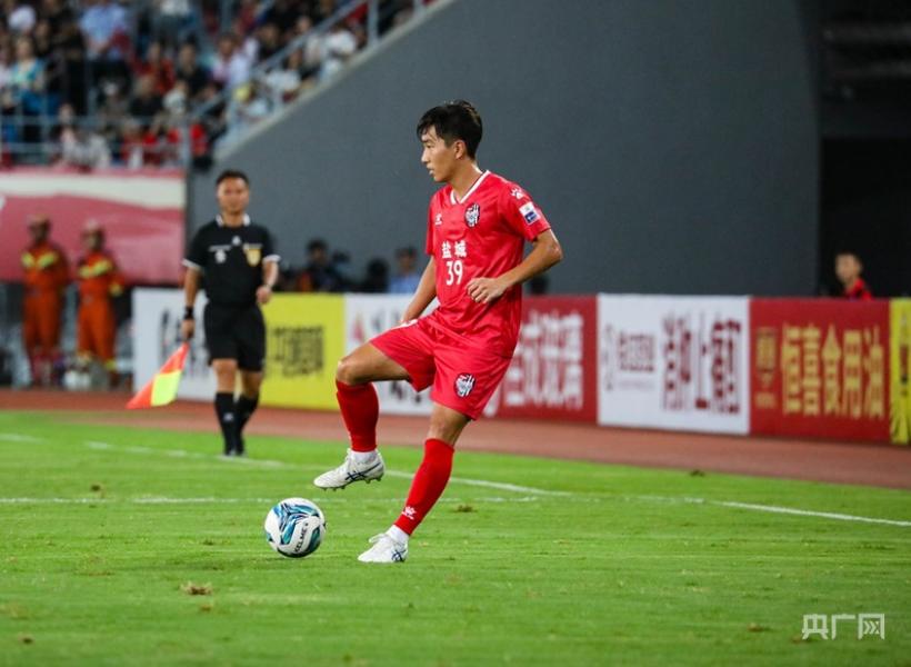 8月3日，盐城主场对战常州的比赛现场（央广网记者 顾炀威 摄）