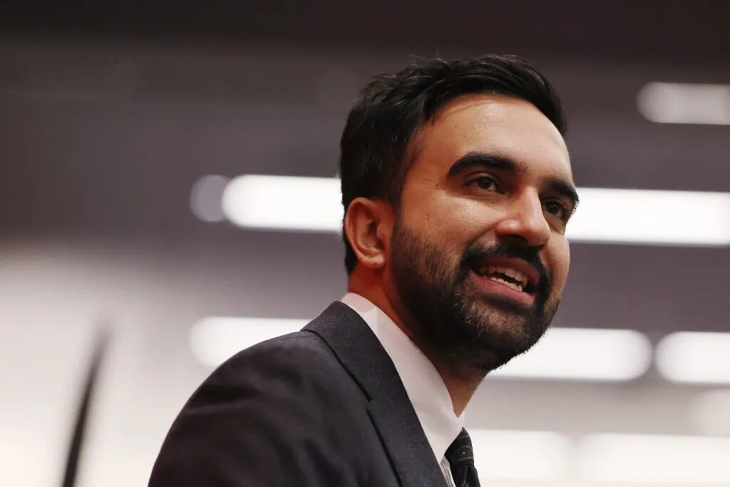 当地时间2025年11月12日,美国,纽约市当选市长马姆达尼出席在哈莱姆区举行的美国国家城市联盟新总部剪彩仪式。视觉中国 图