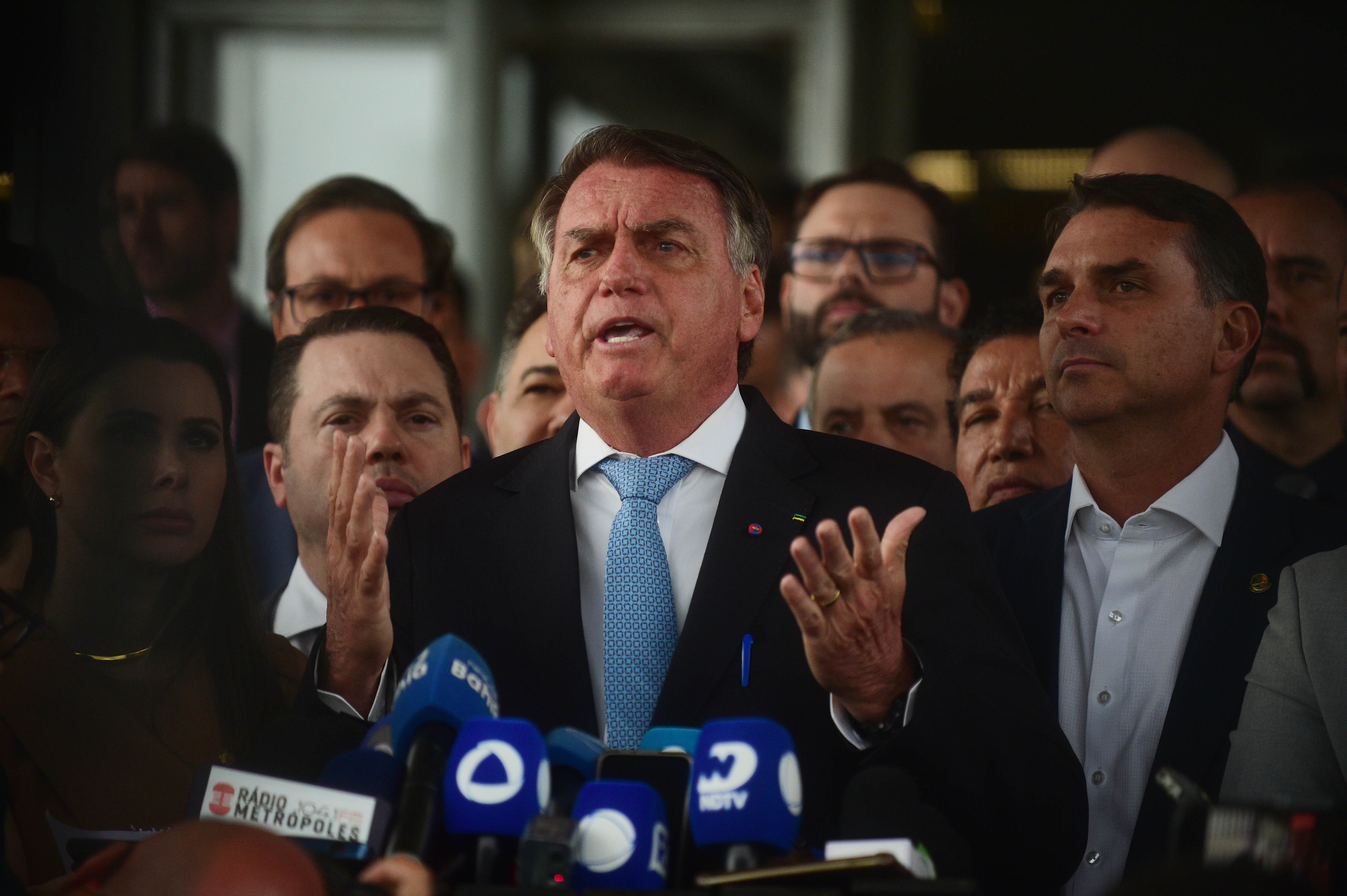 巴西前总统博索纳罗首次出庭，否认策划政变