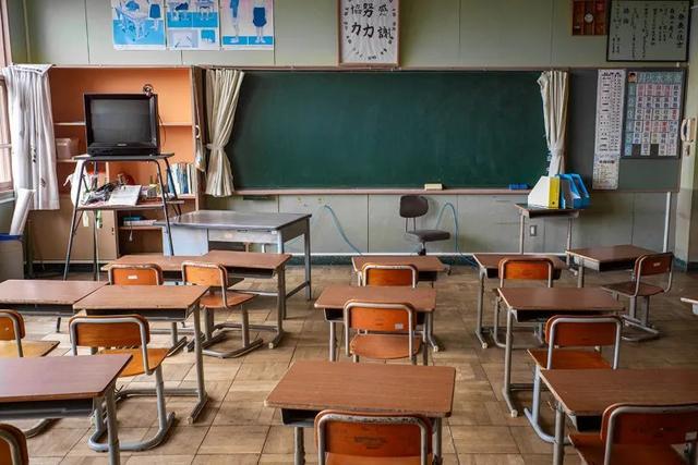 日本郊区一所废弃学校见证了日本人口萎缩。来源:Lee Chapman
