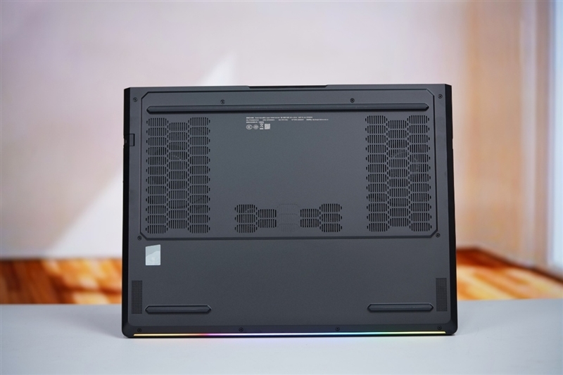 酷睿Ultra 9 275 HX与i9-14900HX深度对比!联想拯救者Y9000P 2025至尊版评测:为什么说Arrow Lake是最优秀的笔记本处理器