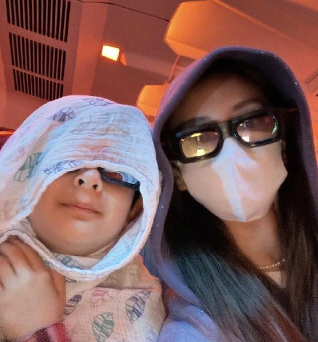 baby杨颖五一晒娃,小海绵露半张脸超像黄晓明,Baby造型美绝了