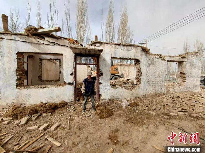 地震后,，沙依拉古麗·玉麥爾的房屋受到嚴(yán)重損壞,。受訪者供圖