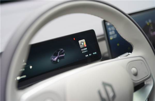 15万级首搭激光雷达城区智驾!零跑B10内饰首秀:能提前锁定爆款吗